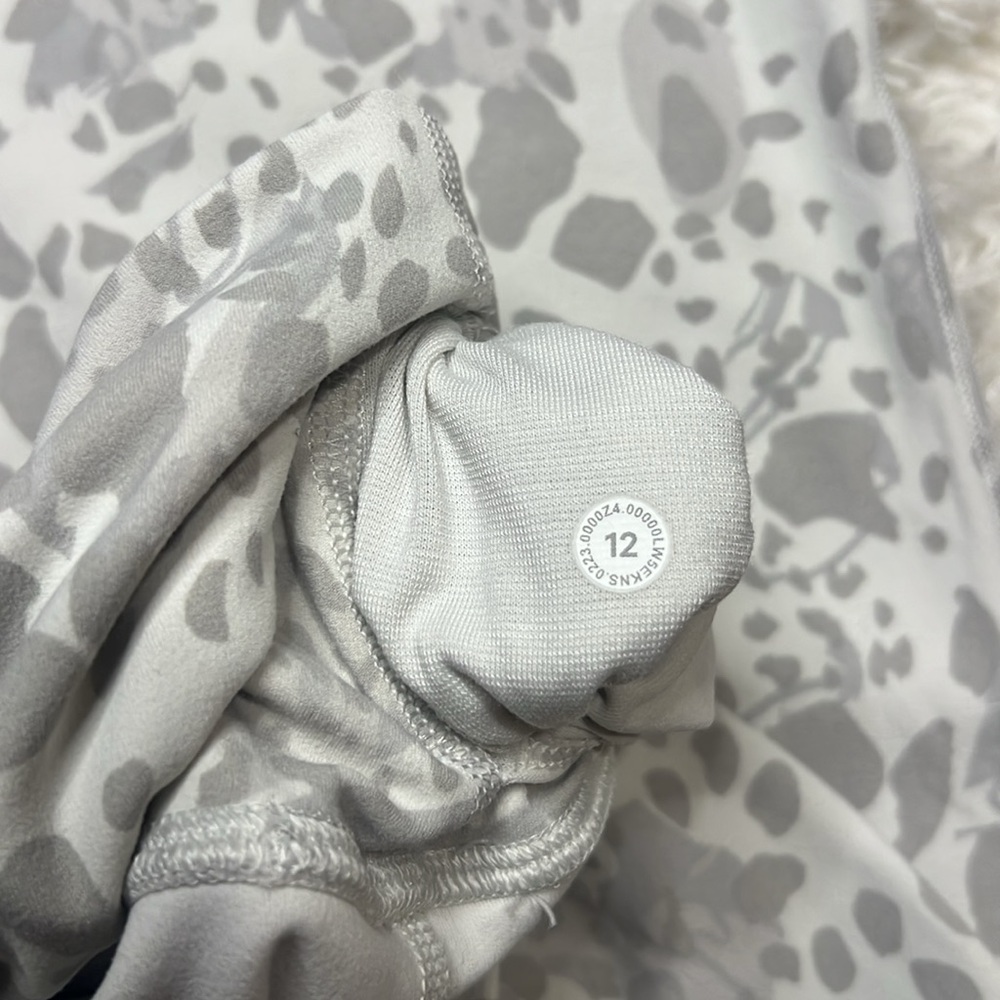 Lululemon Align High-Rise Pant 25" Cheetah Camo Antique White Multi Size 12 - Picture 9 of 11